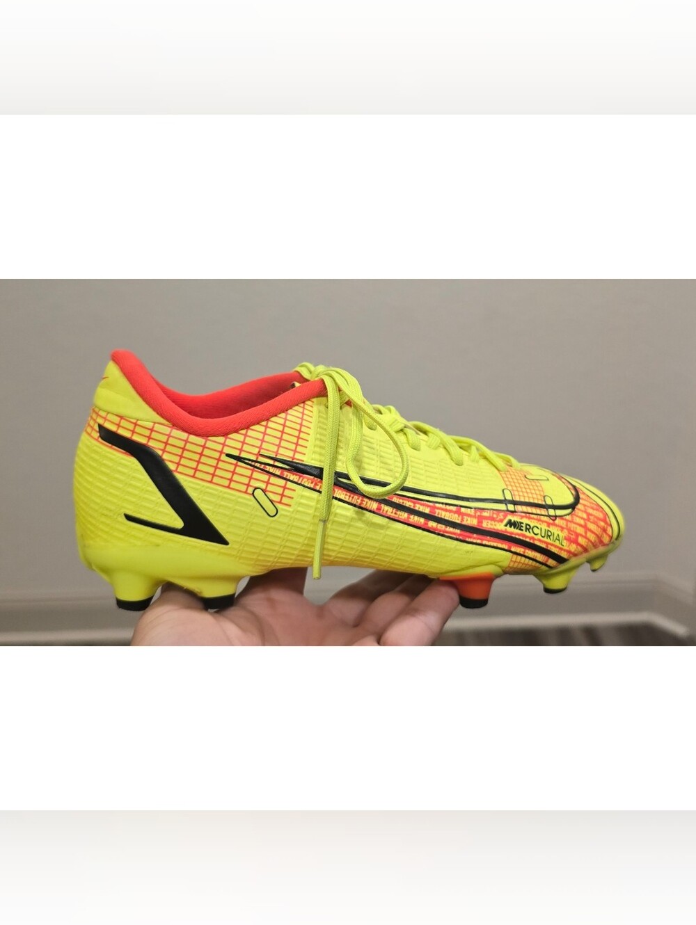 Nike Mercurial Vapor 14 Academy FG MG Soccer Cleats Volt Crimson Youth Size 2